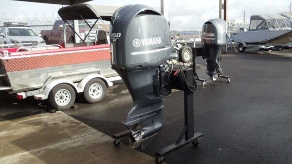 2020 Fairly used Twin yamaha 350hp 4-Stroke Outboard engine - Image 2