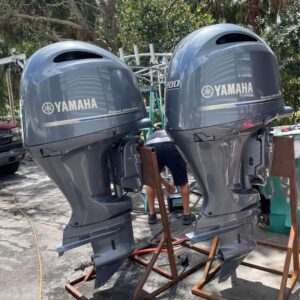 2021 fairly used Yamaha 200hp 4-Stroke Outboard engine