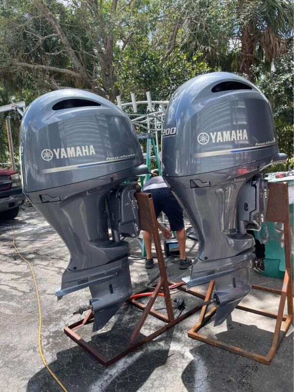 2021 fairly used Yamaha 200hp 4-Stroke Outboard engine