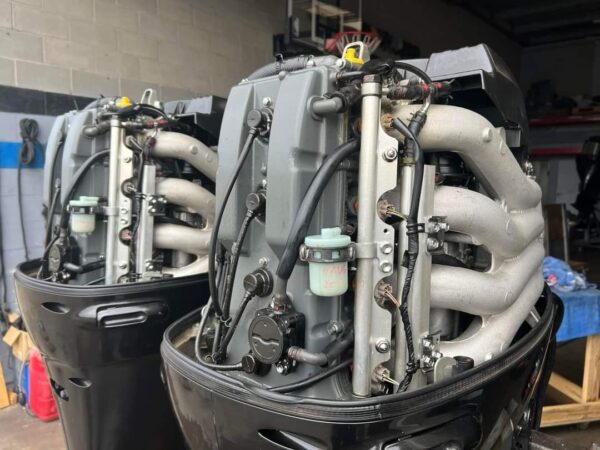 2019 fairly used Twin Suzuki 115hp Outboard engine - Image 2