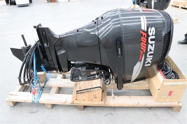 Twin 2019 Suzuki 250HP 4-Stroke Outboard engine