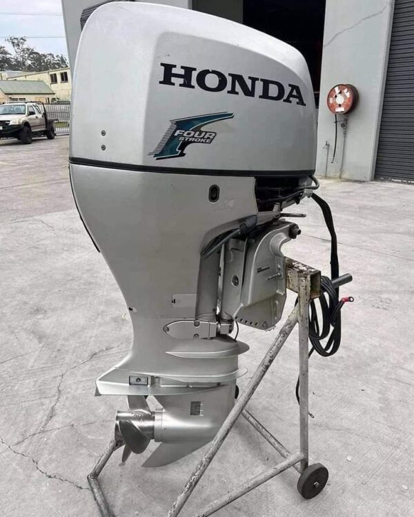 2017 Honda 150HP 4-Strokes Outboard engine. - Image 2