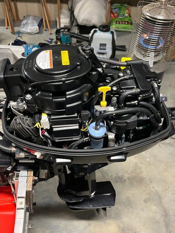 Fairly used 15hp Suzuki 4-Stroke Outboard engine - Image 3
