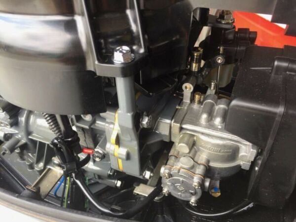 Fairly used Power& Torque Suzuki 15hp 4-Stroke Outboard engine - Image 2