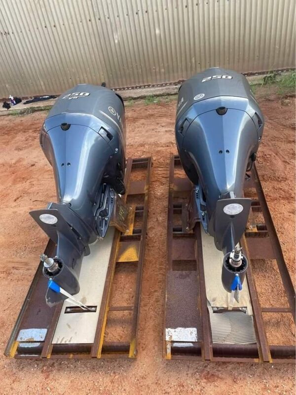 Fairly used Twin yamaha 250hp 4-Stroke outboard engine