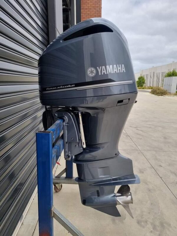 2020 Fairly used Yamaha 250hp 4-Stroke Outboard engine.
With few hours - Image 3