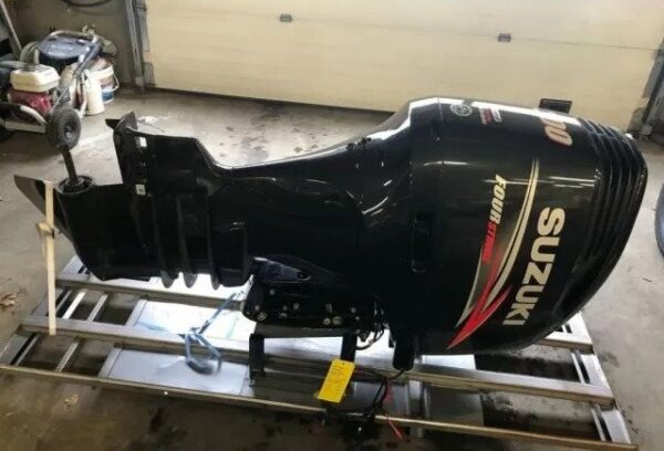 Fairly used Suzuki 300HP 4-Stroke Outboard engine - Image 2