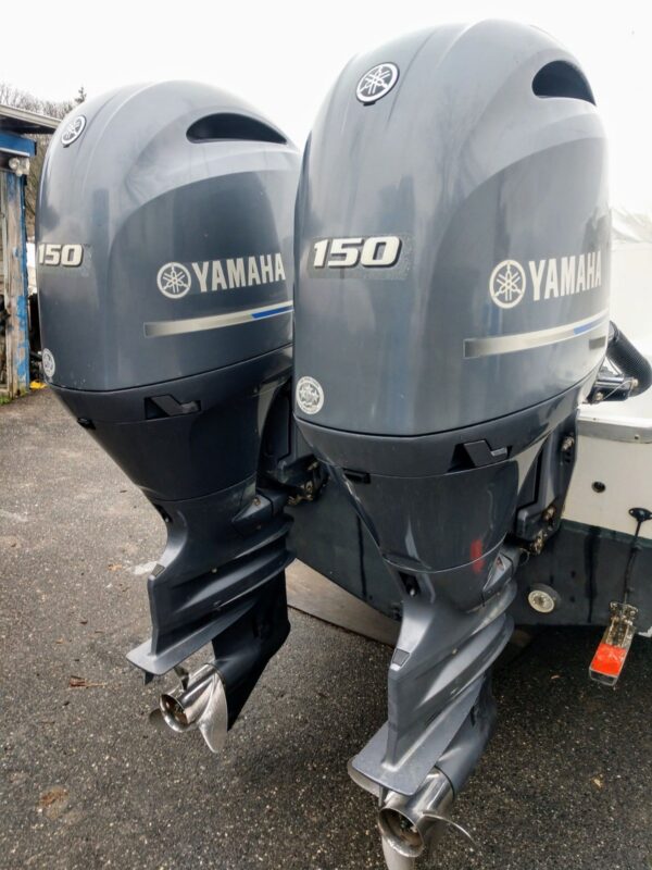 2021 Fairly used pair Yamaha 150hp 4-Stroke Outboard engine